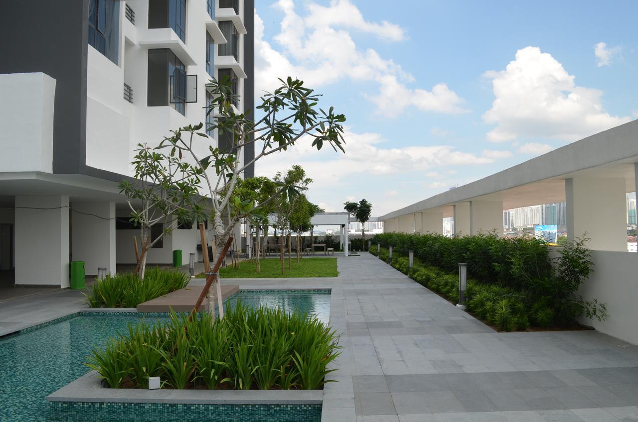 1 Tebrau Suites By Subhome Johor Bahru Exteriör bild