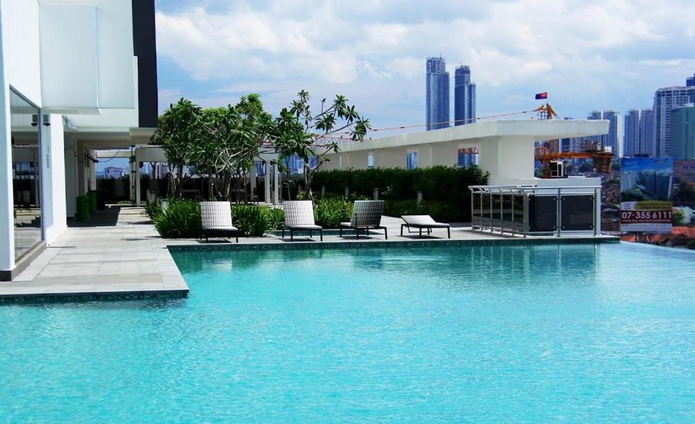 1 Tebrau Suites By Subhome Johor Bahru Exteriör bild