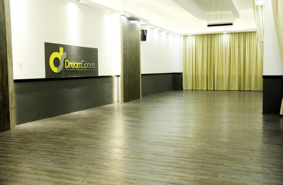 1 Tebrau Suites By Subhome Johor Bahru Exteriör bild