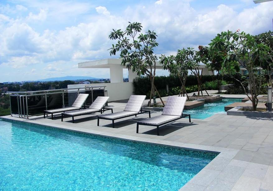 1 Tebrau Suites By Subhome Johor Bahru Exteriör bild