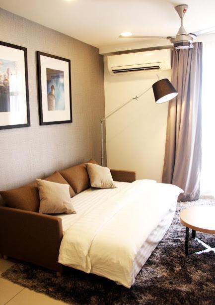 1 Tebrau Suites By Subhome Johor Bahru Exteriör bild