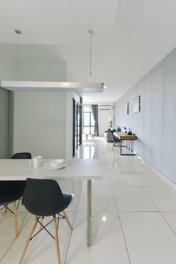 1 Tebrau Suites By Subhome Johor Bahru Exteriör bild