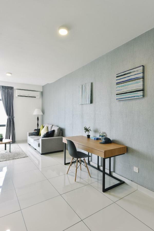 1 Tebrau Suites By Subhome Johor Bahru Exteriör bild