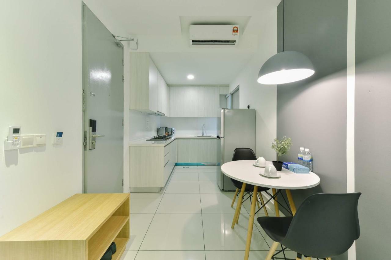 1 Tebrau Suites By Subhome Johor Bahru Exteriör bild