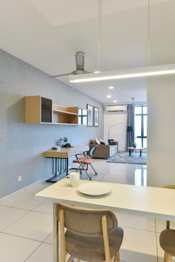 1 Tebrau Suites By Subhome Johor Bahru Exteriör bild
