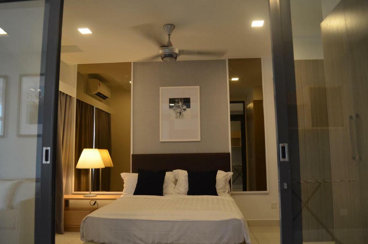 1 Tebrau Suites By Subhome Johor Bahru Exteriör bild